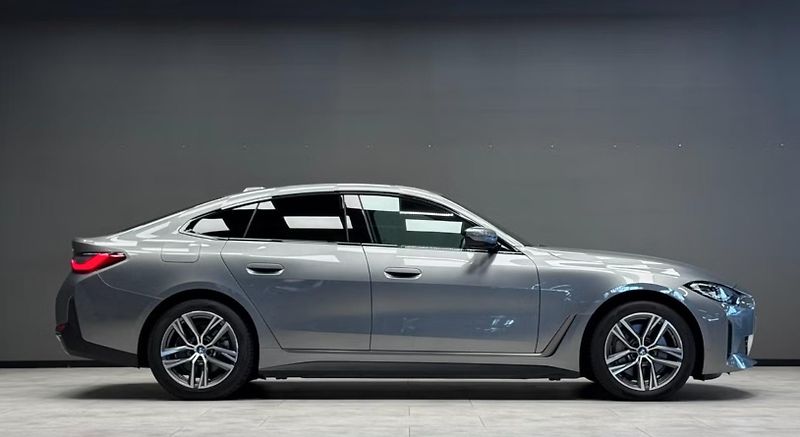 BMW i4 eDrive40 GC SoH 95% Bílý in. - fotka 4 z 23