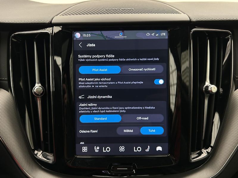 Volvo XC60 2.0 B4 4x4 ULTIMATE - fotka 22 z 31