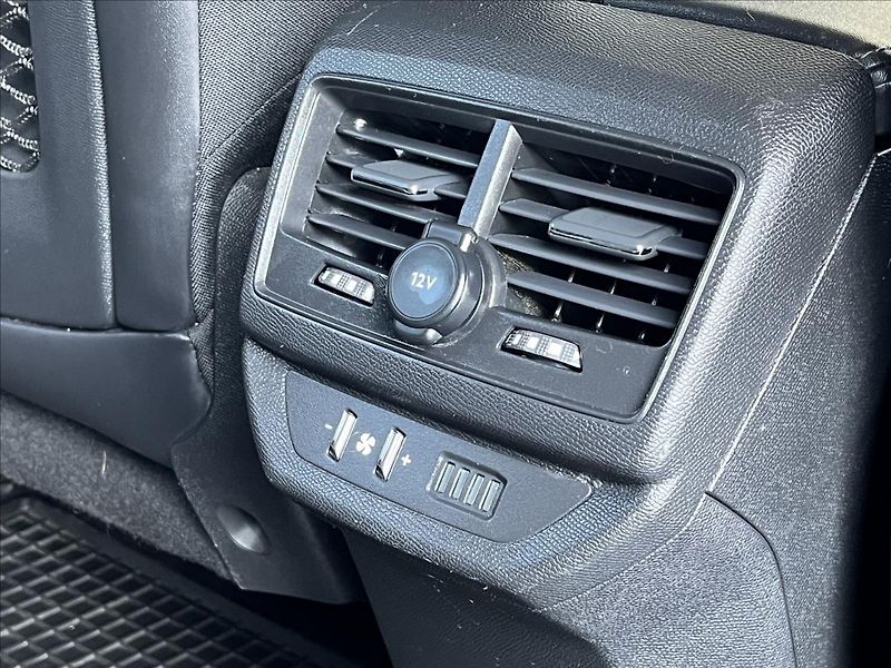 Peugeot 5008 1,2 PureTech  Allure Pack EAT8 - fotka 22 z 29