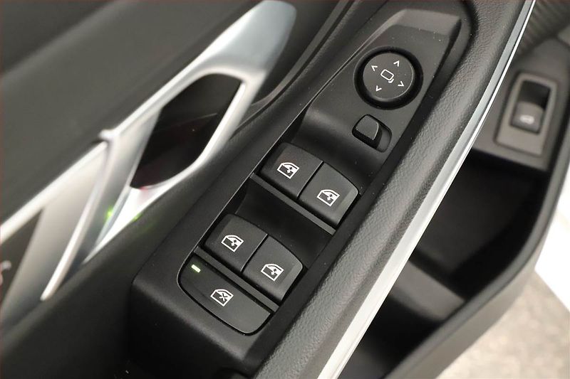 BMW Řada 3 (2020) 320 i - fotka 15 z 19