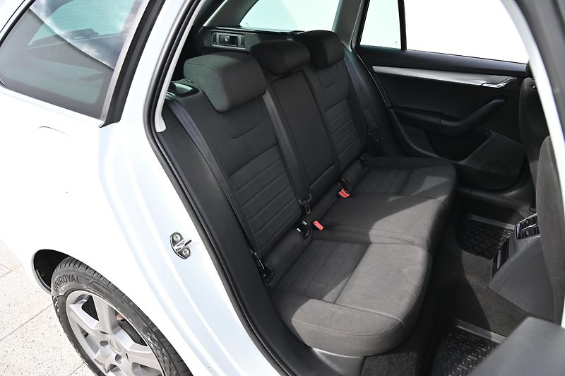 Škoda Octavia 1.6TDI 77KW Edition 4/2015 - fotka 29 z 39