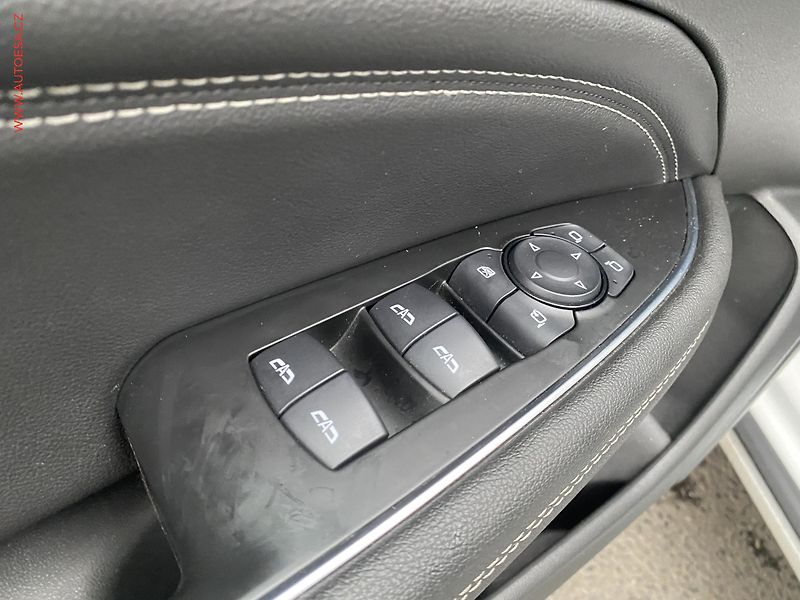 Opel Insignia (2018) 2.0 T 4x4, 2.maj,ČR - fotka 13 z 19