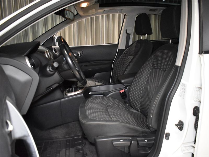Nissan Qashqai 1,6 Pano,Bezklíč,Bose - fotka 7 z 19
