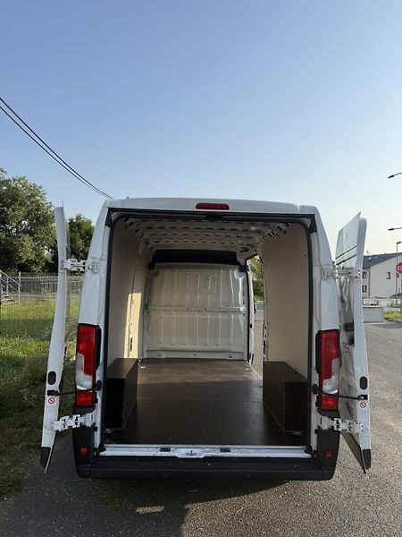 Citroën Jumper (2023) FURGON 35 L3H2 BlueHDi 140 - fotka 11 z 12