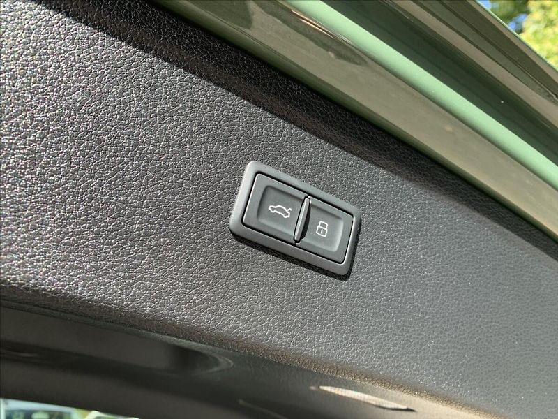 Audi Q5 2,0 TDI QUATTRO SLINE ČR,SERVI - fotka 28 z 29