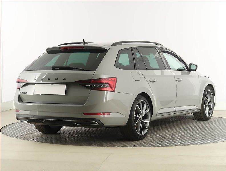 Škoda Superb (2023) Sportline 1.5 TSI, digi klima - fotka 5 z 31