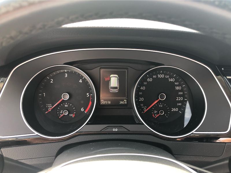 Volkswagen Passat 2.0 TDI DSG - fotka 18 z 29