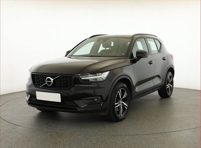 Volvo XC40 (2019) D4 AWD, 4X4, Automat, Kůže - fotka 2 z 13