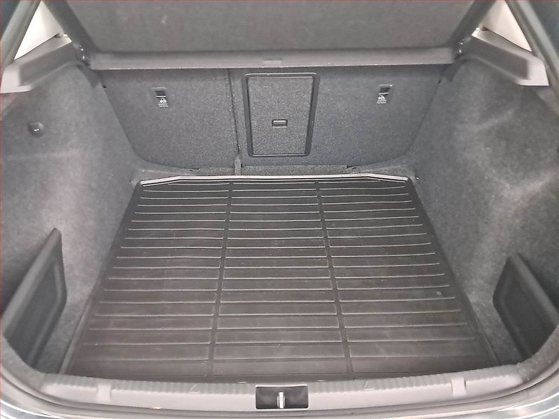 Škoda Rapid (2017) 1.0 TSI, Navi, Bi-Xenony - fotka 14 z 20