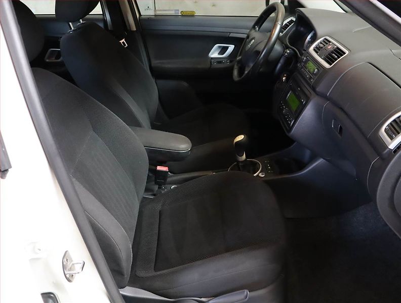 Škoda Fabia (2009) 1.2 12V, po STK, plně pojízdný - fotka 9 z 17