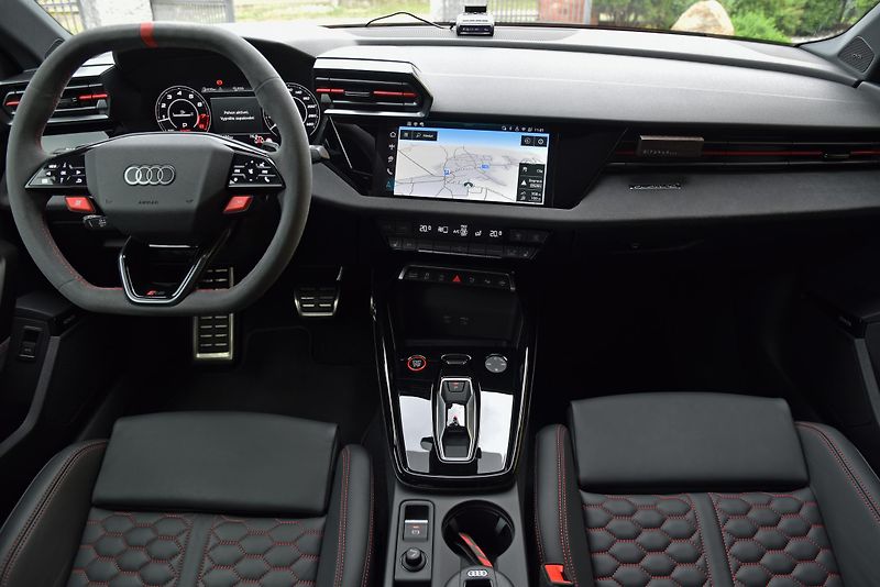 Audi RS 3 2.5 TFSi 294 kW /// REZERVACE  - fotka 44 z 51