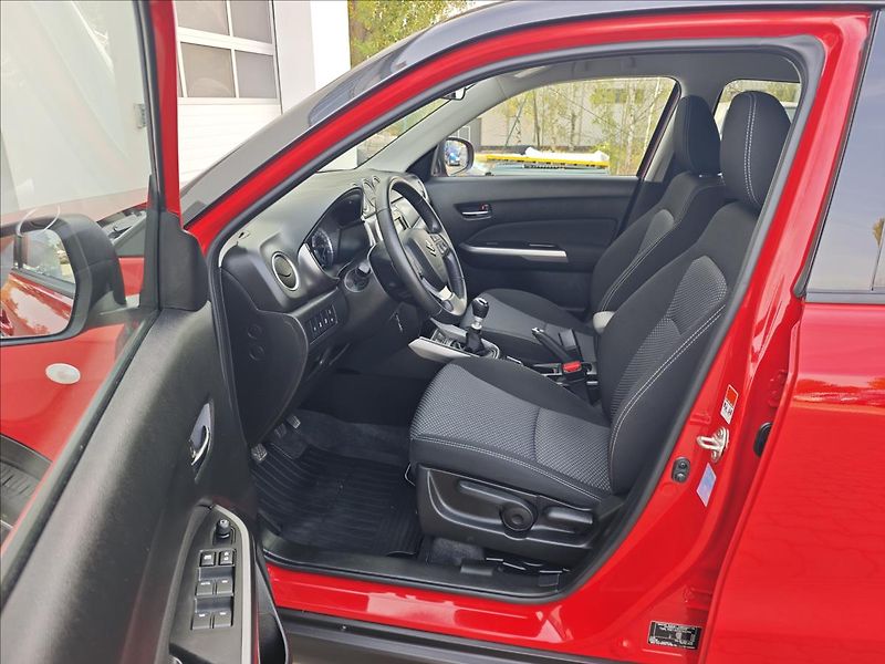 Suzuki Vitara 1,4 BoosterJet Hybrid  Premium - fotka 10 z 22