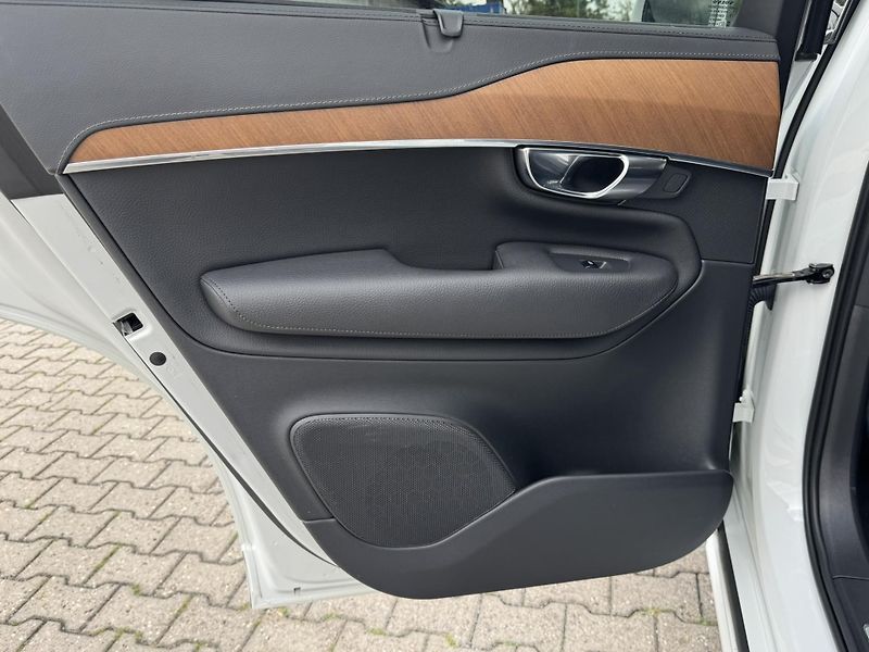 Volvo XC90 B5 (nafta) AWD // TZ // 1. maj - fotka 20 z 49