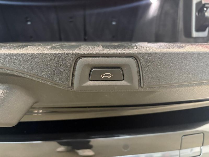 BMW X5 xDriveM50i Pano HuD H/K 360 Ta - fotka 20 z 21