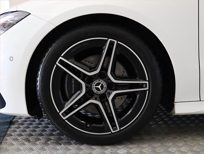 Mercedes-Benz CLA (2023) AMG Paket 200 d - fotka 15 z 27