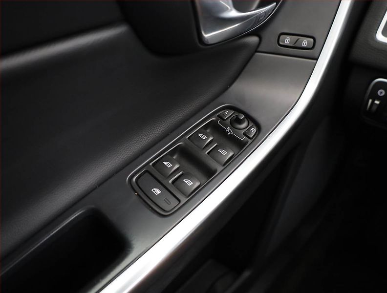 Volvo XC60 (2014) D4, 4X4, Automat, Kůže, Navi - fotka 14 z 16