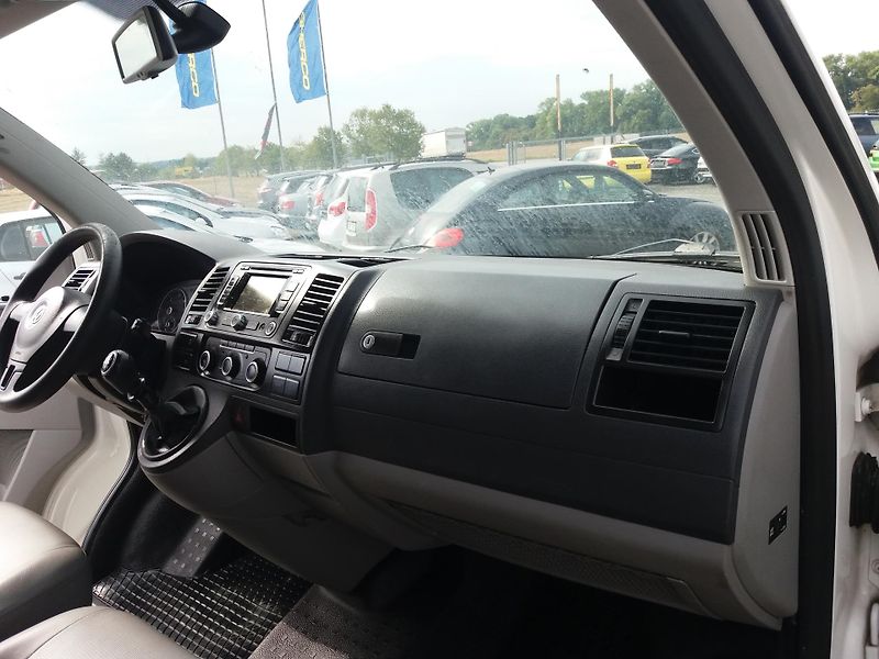 Volkswagen Caravelle 2.0TDi,9.MÍST,TAŽNY,4MOTION - fotka 13 z 24