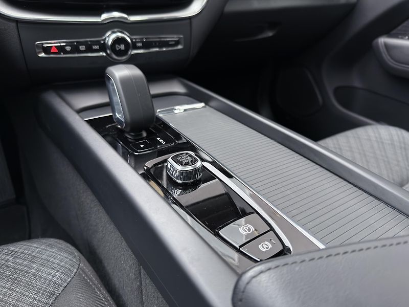 Volvo XC60 T6 AWD RECHARGE // 1.maj. //ČR - fotka 20 z 38