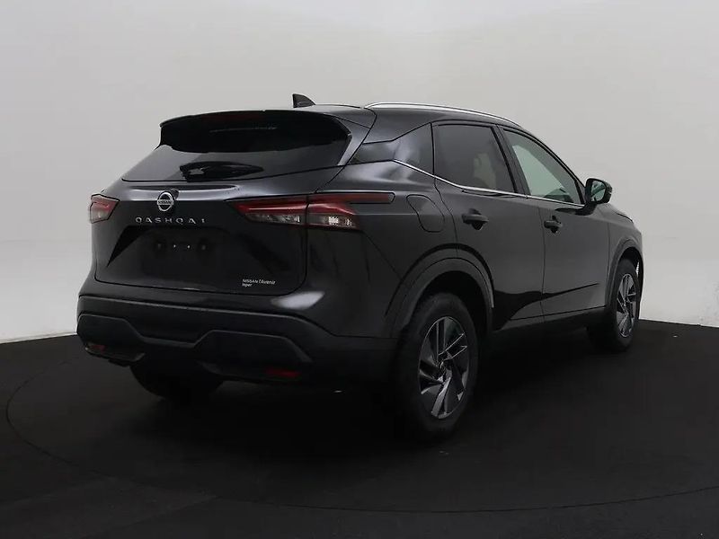 Nissan Qashqai 1.3T 103kW ACC Panorama DPH - fotka 2 z 13