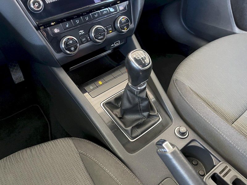Škoda Octavia (2018) 2.0 TDI 110kW Style Plus combi - fotka 12 z 33