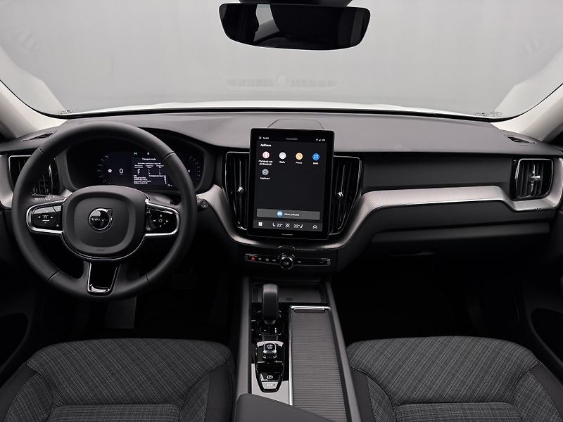Volvo XC60 (2026)  B5 AWD AUT ESSENTIAL - fotka 2 z 20