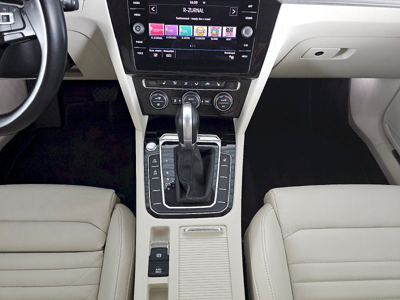 Volkswagen Passat (2018) 2.0TDI 140kW DSG R-line DSG 4x - fotka 24 z 35