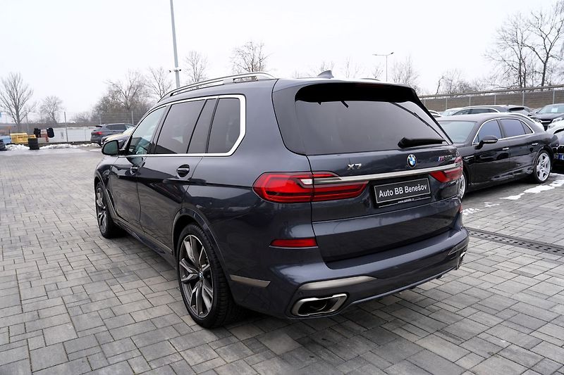 BMW X7 M50i xDrive/AT9/22/ČR/530 PS - fotka 4 z 49