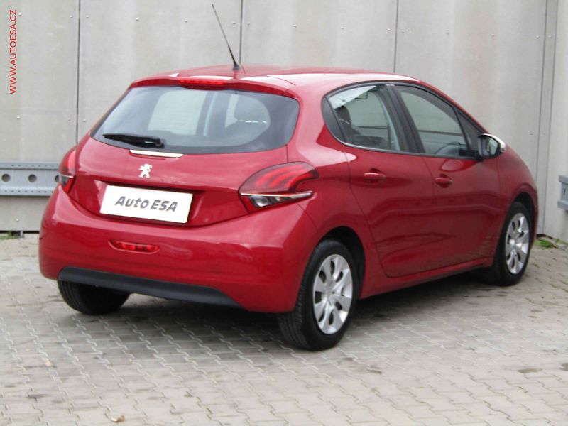 Peugeot 208 (2017) 1.2 PT, AC, tempo - fotka 4 z 15