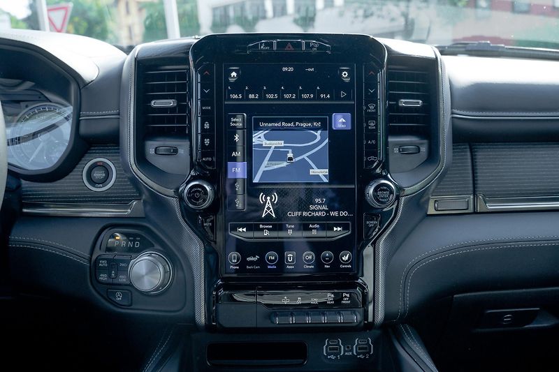 Dodge RAM (2023) 1500 5.7 HEMI V8 LIMITED/NIGHT - fotka 19 z 24