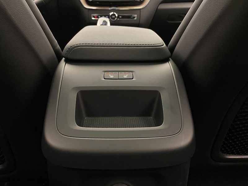 Volvo XC60 T8 AWD RECHARGE DARK ULTRA CZ - fotka 30 z 59
