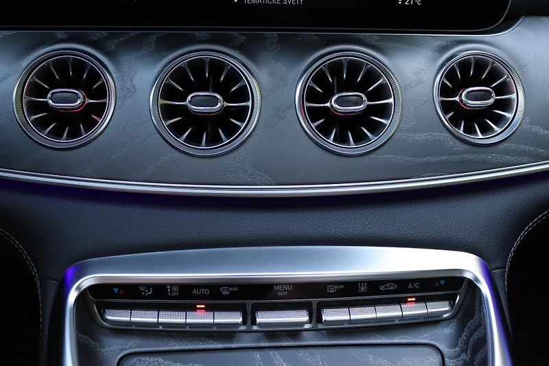Mercedes-Benz AMG GT 53 4MATIC+ 4D 320kW DPH - fotka 33 z 49