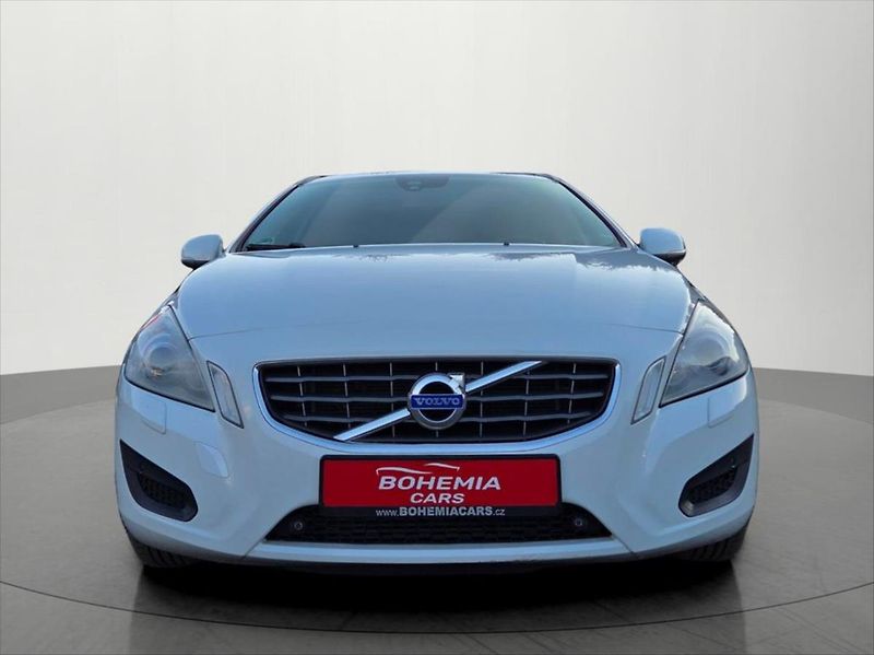 Volvo V60 2,0 120 KW D3 Automat tažné - fotka 2 z 27
