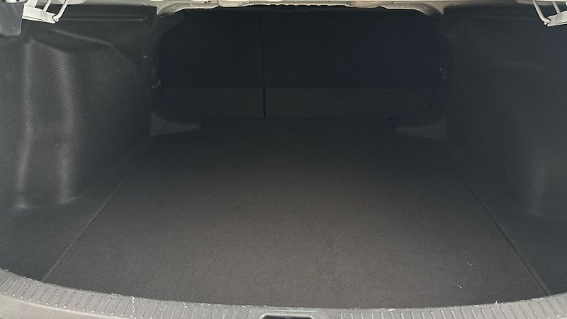 Toyota Corolla 1.8 Hybrid AUT Active Sedan - fotka 17 z 25