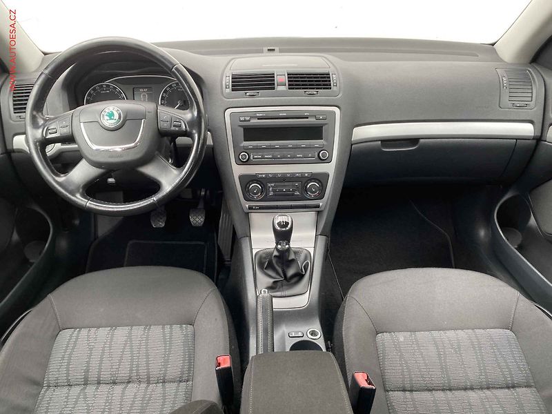 Škoda Octavia (2011) 1.6 TDi, ČR, Elegance - fotka 8 z 17
