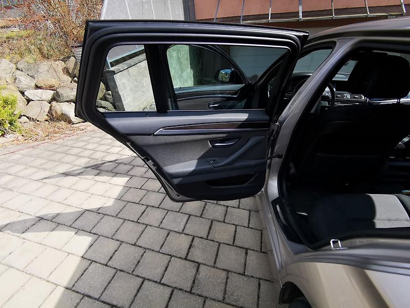 BMW Řada 5 530D XDRIVE TOURING F11 190kW - fotka 19 z 40