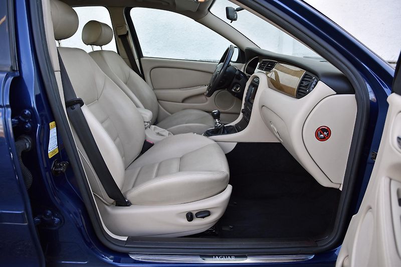 Jaguar X-Type 3.0 V6 AWD,MANUÁL,NAV,KŮŽE,ALU - fotka 36 z 44
