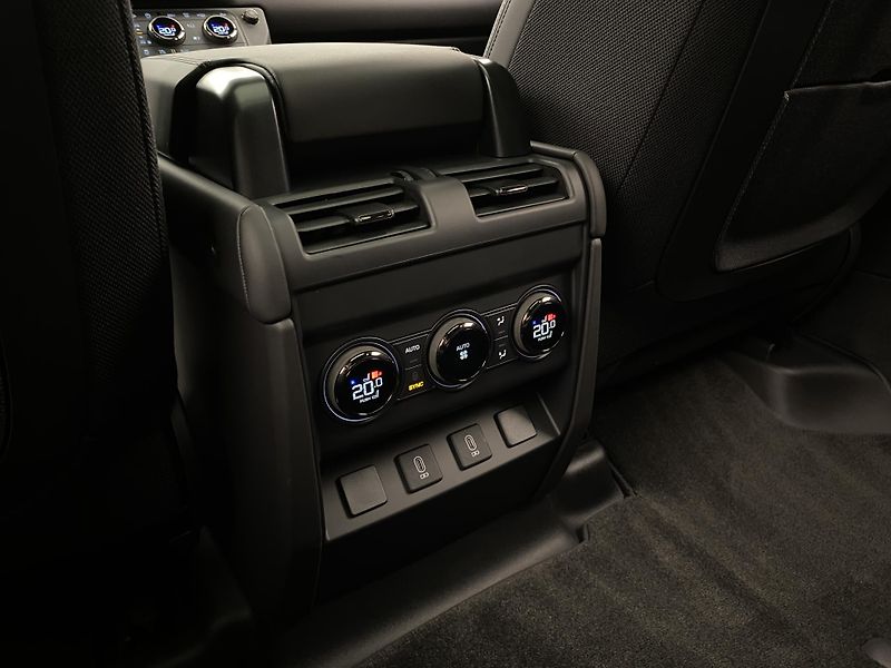 Land Rover Defender (2026) OCTA BLACK AWD AUT - fotka 31 z 79