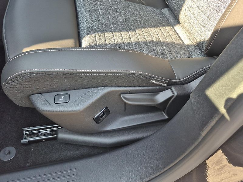 Peugeot 3008 (2026) ALLURE Hybrid 145 e-DCS6    - fotka 14 z 23
