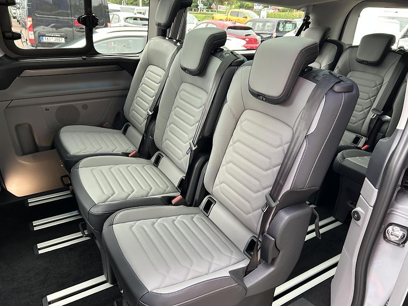 Ford Tourneo Custom Titanium X L2 2.0EcoBlue 125kW - fotka 12 z 37