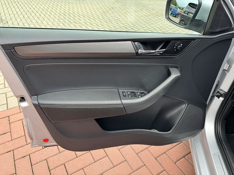 Škoda Rapid (2018) 1.0TSi Xenony Digi Klima DAB - fotka 26 z 48