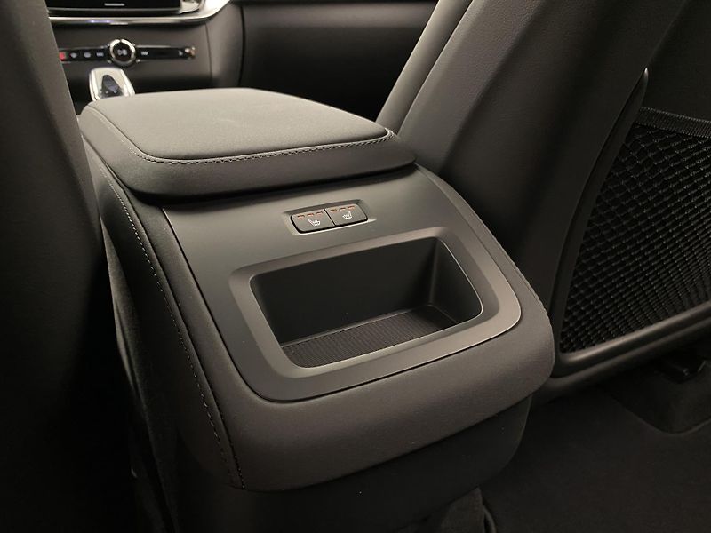 Volvo XC90 (2026) B5 AWD AUT BLACK EDITION PLUS  - fotka 72 z 73