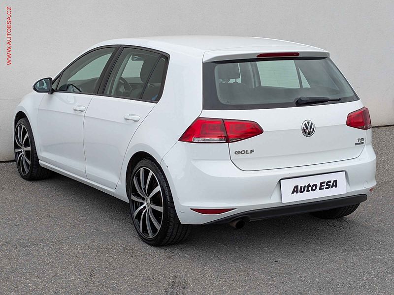 Volkswagen Golf (2014) 1.2 TSi, 1.maj,ČR - fotka 4 z 13