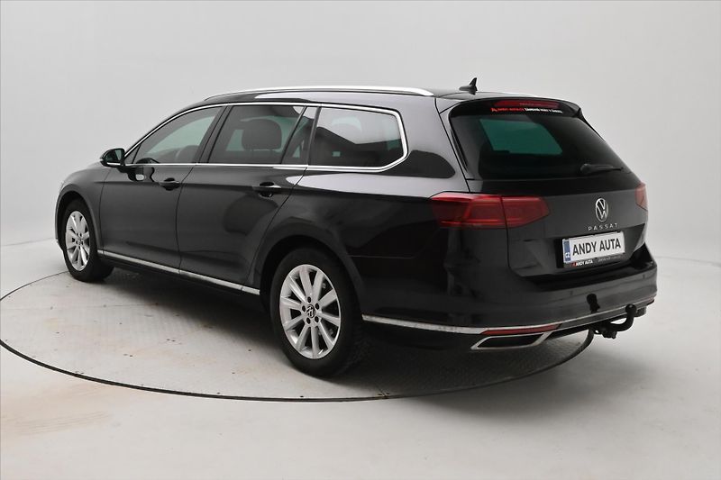 Volkswagen Passat 2,0 TDI 110 kW DSG ELEGANCE Zá - fotka 7 z 32