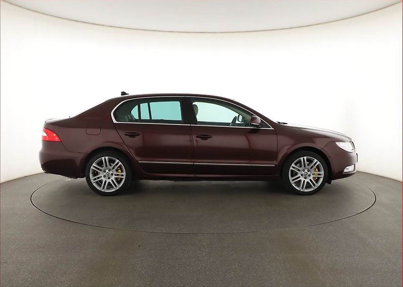 Škoda Superb (2009) 3.6 FSI V6, 4X4, Automat - fotka 6 z 19