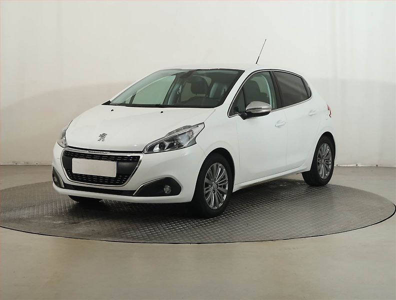 Peugeot 208 (2017) Allure 1.2 PureTech - fotka 2 z 15