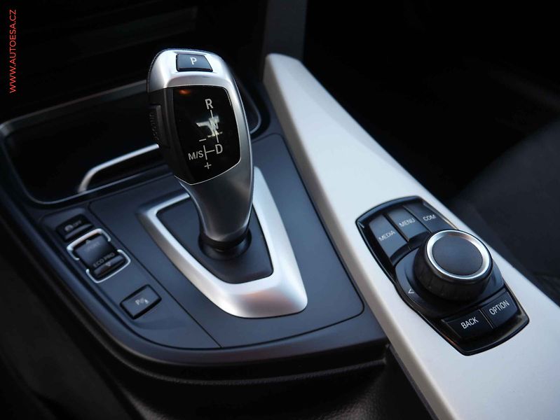 BMW Řada 3 (2018) 1.5i, 2.maj,ČR, servis.kniha - fotka 14 z 18