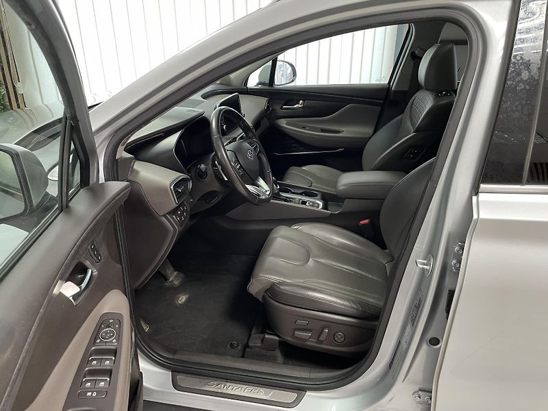 Hyundai Santa Fe 2.2 CRDi ČR AWD AT 7.MÍST LUXU - fotka 25 z 40