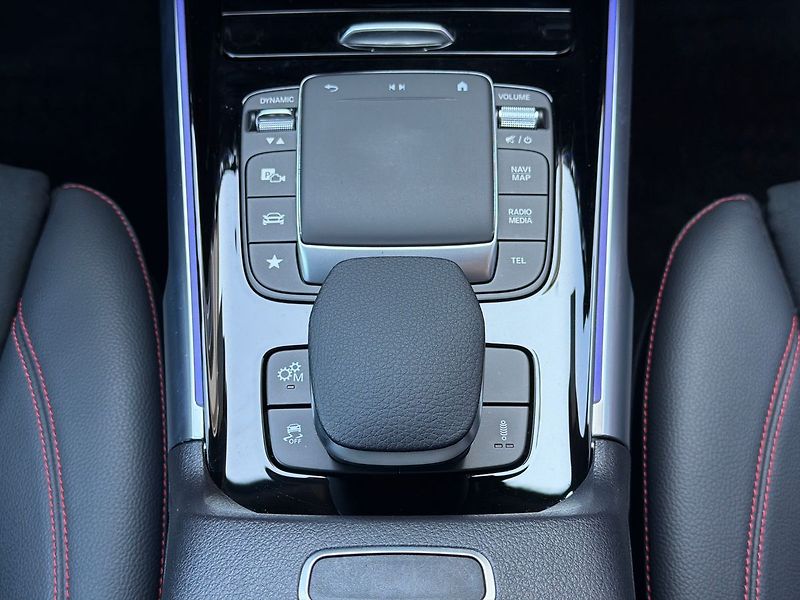 Mercedes-Benz GLB 35 AMG 4MATIC - fotka 29 z 40