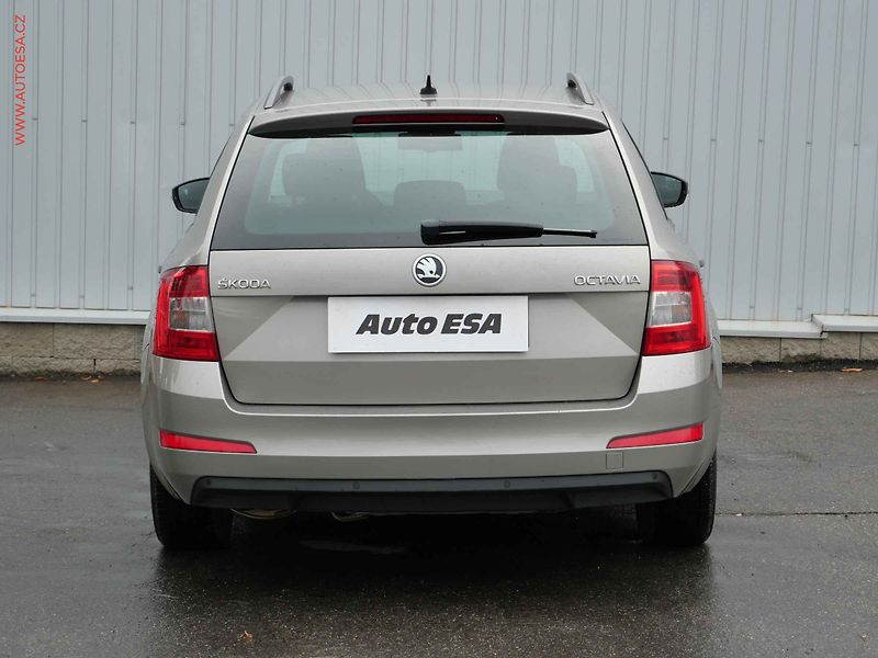 Škoda Octavia (2013) 2.0TDi, ČR, Ele, DSG, bixen - fotka 5 z 22