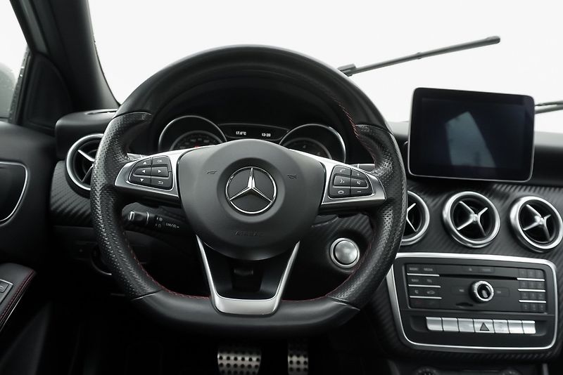 Mercedes-Benz Třídy A 220d 4MATIC AMG - fotka 14 z 28
